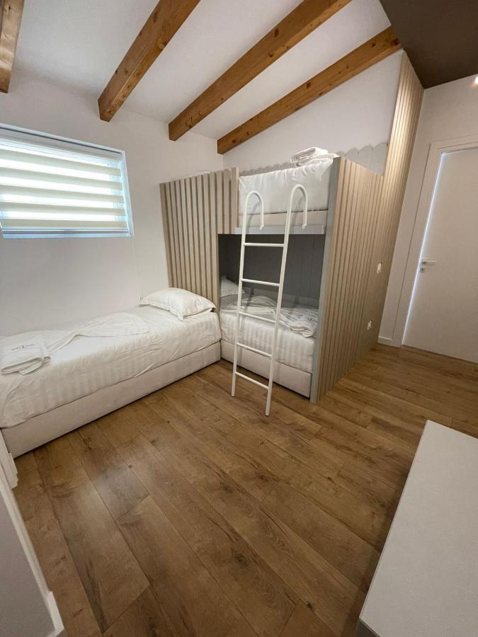 Hotel Portside Gf Vlore Bagian luar foto