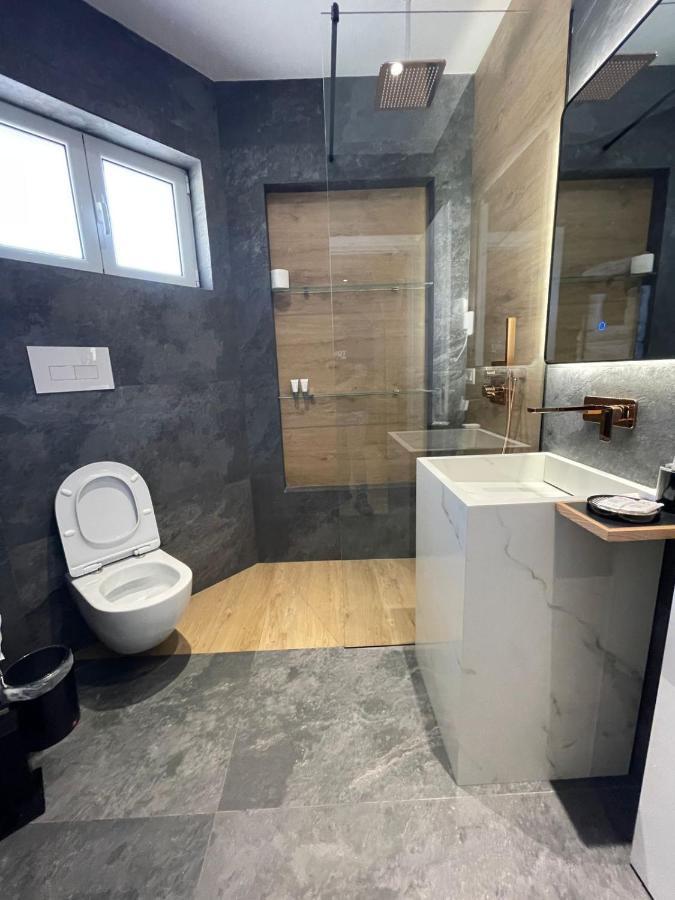 Hotel Portside Gf Vlore Bagian luar foto